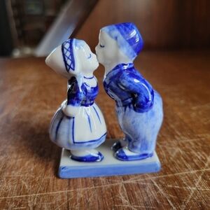 Vintage Kissing Dutch Boy Girl Hand Painted Delft Blue Figurine